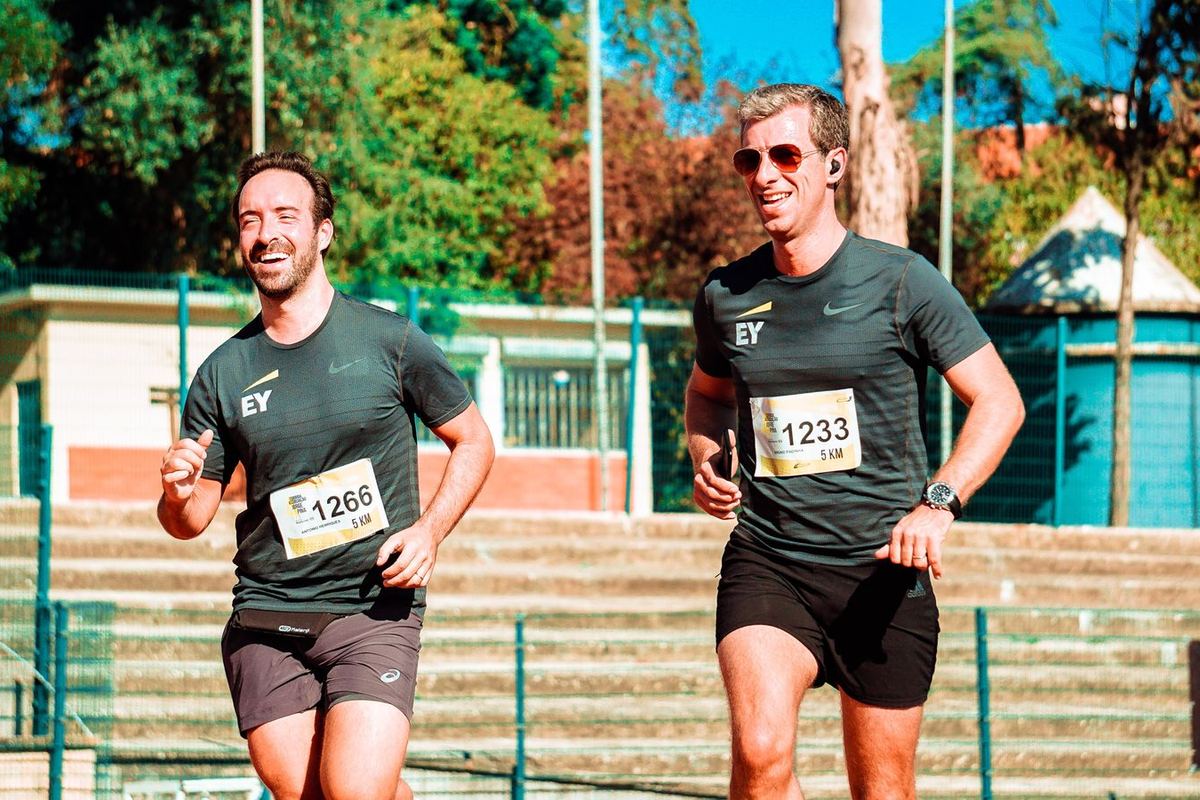 Como prevenir lesões na corrida sem parar de treinar